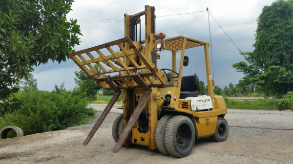 ขายด่วนรถยกดีเซลโตต้า4FD25ยก2.5ตันงากะดกยกสูง3เมตรยางหน้าคู้รถนอกเพิ่งนำเข้ามาใหม่ยังไม่เคยใช้งานในเมืองไทยเลย