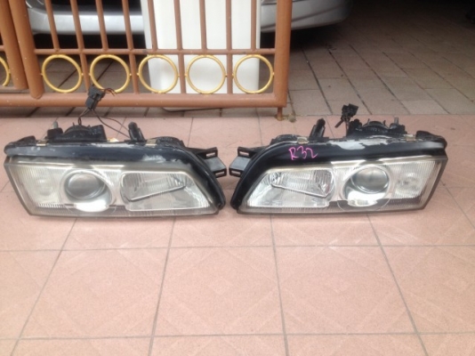 ไฟหน้า NISSAN SKYLINE R32 เก่าญี่ปุ่นเเท้สภาพดีคู่ละ
