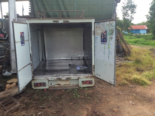 ขายตู้แสตนเลสเดิมติดรถดีแม็คตัวเก่าขาย18000