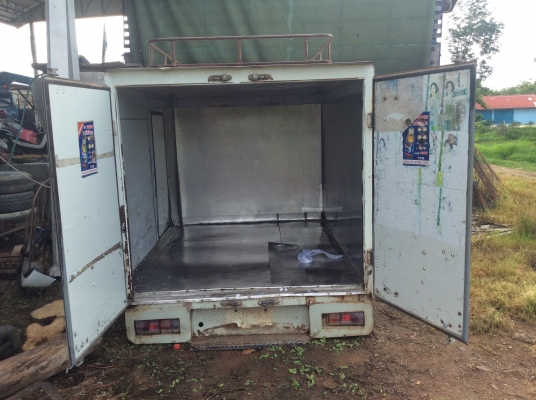 ขายตู้แสตนเลสเดิมติดรถดีแม็คตัวเก่าขาย18000