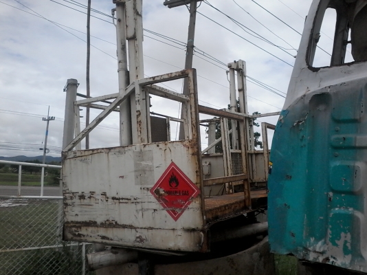 ขายกระเช้าติดหลังรถบรรทุกสำหรับลำเรียงสินค้า  ราคา 24,000 บาท