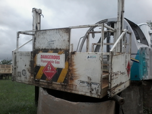 ขายกระเช้าติดหลังรถบรรทุกสำหรับลำเรียงสินค้า  ราคา 24,000 บาท