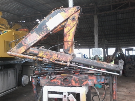 ขายเครนติดหลังรถบรรทุก ยาว 4.5 เมตร น้ำหนักยก 2.5 ตัน   ราคา 20,000 บาท