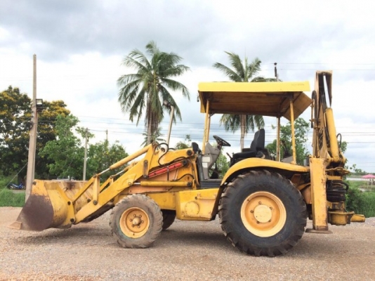 รถตักล้อยางหลังขุด JCB 3CX สภาพพร้อมใช้