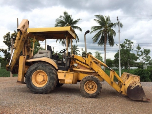 รถตักล้อยางหลังขุด JCB 3CX สภาพพร้อมใช้