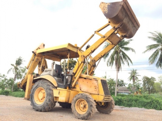 รถตักล้อยางหลังขุด JCB 3CX สภาพพร้อมใช้