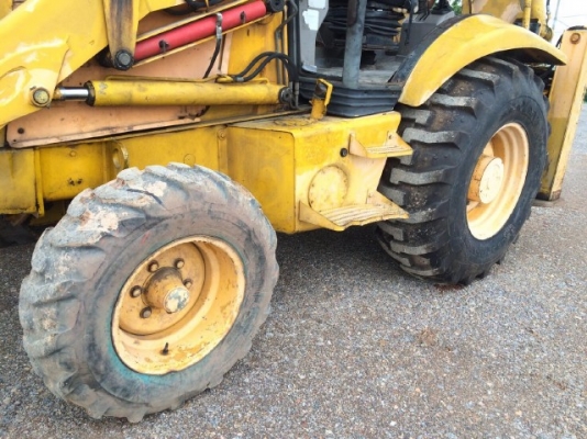 รถตักล้อยางหลังขุด JCB 3CX สภาพพร้อมใช้