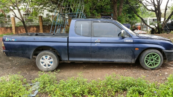 สตาร์ด้า แค็ป ปี 98 เครื่อง 2800cc พวงมาลัยพาวเวอร์กระจกไฟฟ้า ขาย 85,000 บาท