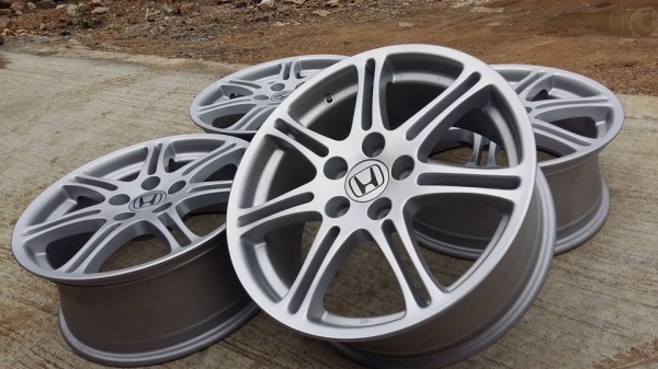 ขายล้อแม็ก civic fd 17"  สนใจติดต่อ ตาเล็ก ล้อและยางครับ 081-3747940