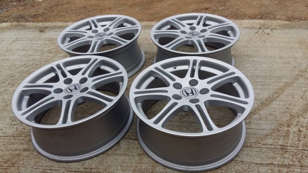ขายล้อแม็ก civic fd 17"  สนใจติดต่อ ตาเล็ก ล้อและยางครับ 081-3747940