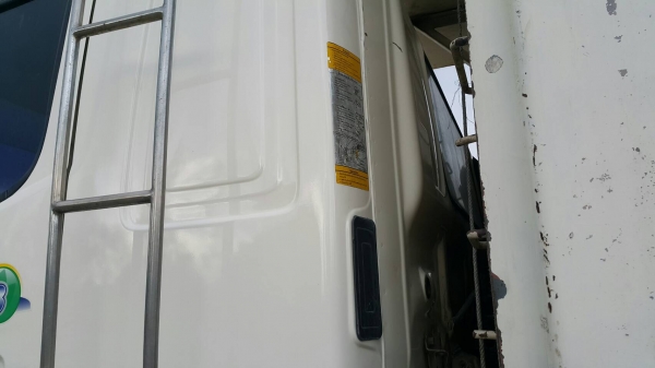 ขายด่วนสิบล้อเพลาเดียวเมกก้า 220แรง ปี48 กะบะสามมิตรไม่ดั้ม  ยาว6.20 สูง2.20