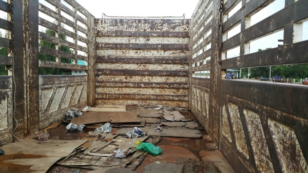 ขายด่วนสิบล้อเพลาเดียวเมกก้า 220แรง ปี48 กะบะสามมิตรไม่ดั้ม  ยาว6.20 สูง2.20