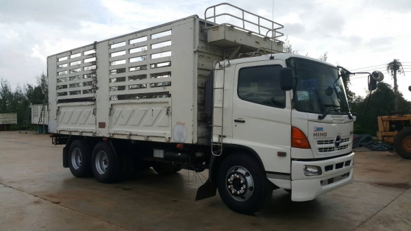 ขายด่วนสิบล้อเพลาเดียวเมกก้า 220แรง ปี48 กะบะสามมิตรไม่ดั้ม  ยาว6.20 สูง2.20