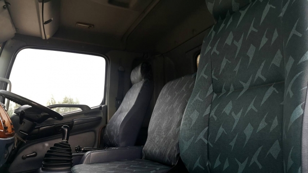 ขายด่วนสิบล้อเพลาเดียวเมกก้า 220แรง ปี48 กะบะสามมิตรไม่ดั้ม  ยาว6.20 สูง2.20