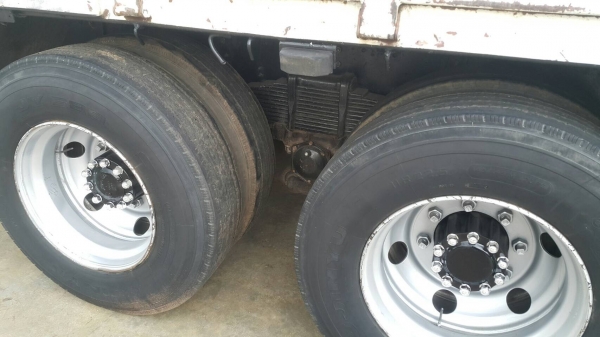 ขายด่วนสิบล้อเพลาเดียวเมกก้า 220แรง ปี48 กะบะสามมิตรไม่ดั้ม  ยาว6.20 สูง2.20