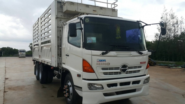 ขายด่วนสิบล้อเพลาเดียวเมกก้า 220แรง ปี48 กะบะสามมิตรไม่ดั้ม  ยาว6.20 สูง2.20