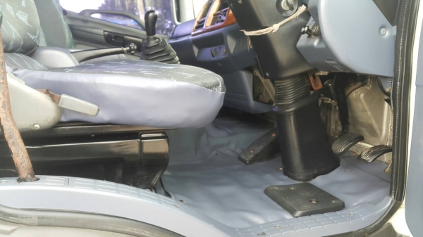 ขายด่วนสิบล้อเพลาเดียวเมกก้า 220แรง ปี48 กะบะสามมิตรไม่ดั้ม  ยาว6.20 สูง2.20