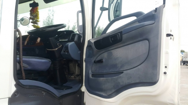 ขายด่วนสิบล้อเพลาเดียวเมกก้า 220แรง ปี48 กะบะสามมิตรไม่ดั้ม  ยาว6.20 สูง2.20