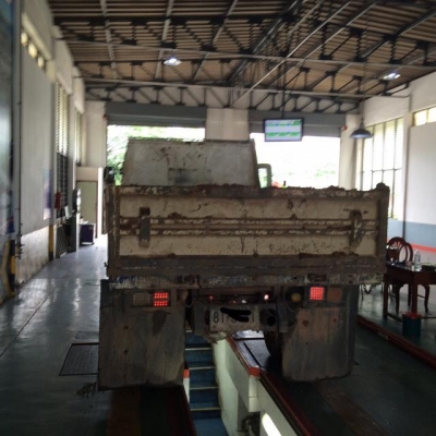 ขายรถหกล้อดัมพ์ HINO MEGA FC4J เครื่อง 144 แรงม้า ปี47 รถสวยพร้อมใช้งานกระบะดัมพ์สามมิตรมอเตอร์ ยาง 80\% ทะเบียนพร้อมโอนใช้อยู่จังหวัดเชียงราย ราคาขาย 870,000 บาท สนใจ ยู 087-1741158