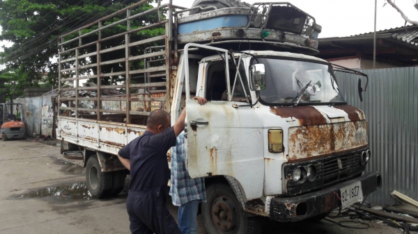 ฮีโน่ km301 เครื่องดีเซล 95 แรง 6ล้อ ทะเบียนขาดปี 58 ขาย 95,000 บาท