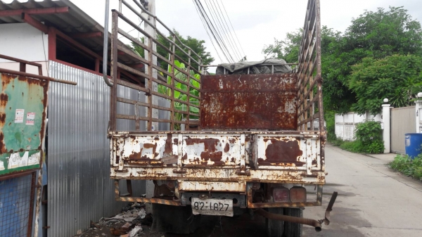 ฮีโน่ km301 เครื่องดีเซล 95 แรง 6ล้อ ทะเบียนขาดปี 58 ขาย 95,000 บาท