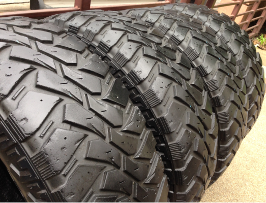 ยาง Mud Maxxis 265 75 16 ปลายปี12 ดอกเยอะ พร้อมใช้งาน ราคาไม่แพง