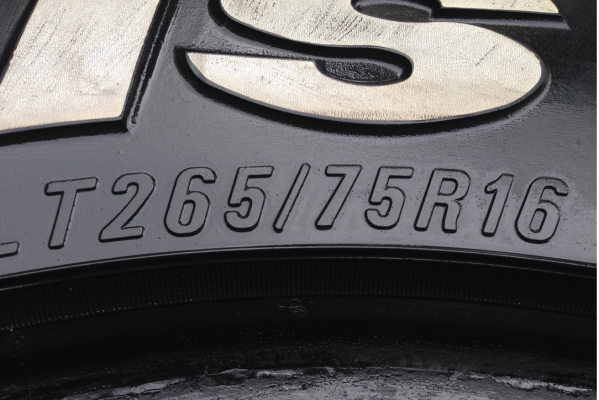 ยาง Mud Maxxis 265 75 16 ปลายปี12 ดอกเยอะ พร้อมใช้งาน ราคาไม่แพง