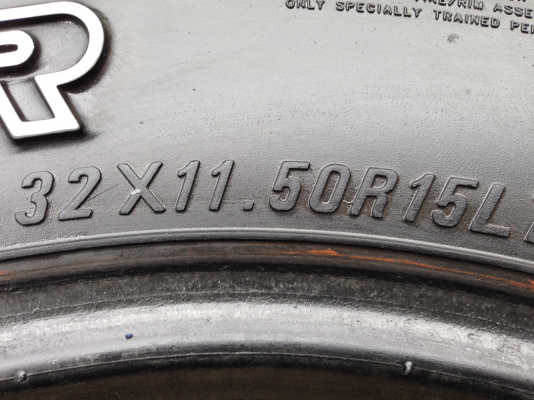 ยาง Mud Maxxis 32 11.5 R15 ปลายปี11 ดอกเต็ม จำนวน 3 เส้น