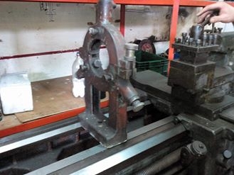 ขายครับขายเครื่องกลึง phillips imperial (yam) ขนาดประมาณ 9 ฟุต 4 เพลา เบรค ยันงานประมาณ 1650 -1700 มม. สวิงประมาณ 850 ผ่านป้อมประมาณ 420 เครื่องเงียบ สไลด์สวยๆ แน่นๆ สีไม่สวย เอาไปเก็บรายละเอียดนิดหน่อย 165000 บาท ประกันราคานี้ใน 7 วัน 0814583376 เอก ปทุม