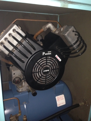 ปั๊มลมลูกสูบเก็บเสียงIWATA 5แรงม้า มีdryer เก่าญี่ปุ่น