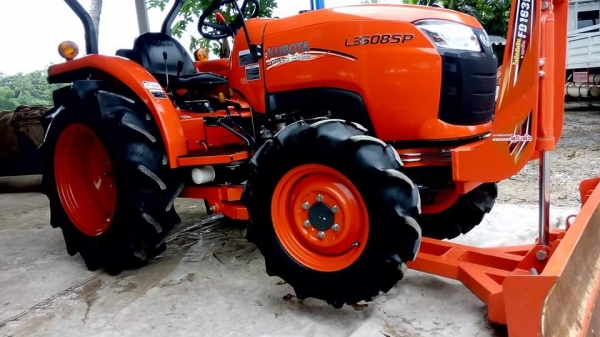 ขายรถไถคูโบต้า KUBOTA L 3608SP พร้อมชุดใบมีดดันหน้าคานล่าง ผาน 6X22 ขายรถไถคูโบต้า KUBOTA L 3608SP พร้อมชุดใบมีดดันหน้าคานล่าง ผาน 6X22