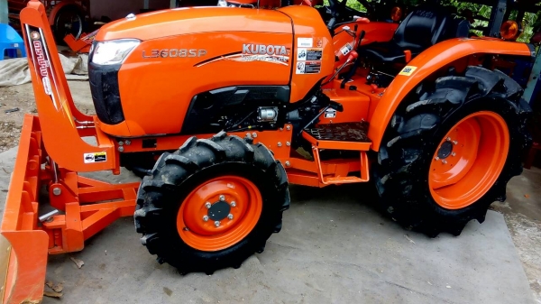 ขายรถไถคูโบต้า KUBOTA L 3608SP พร้อมชุดใบมีดดันหน้าคานล่าง ผาน 6X22 ขายรถไถคูโบต้า KUBOTA L 3608SP พร้อมชุดใบมีดดันหน้าคานล่าง ผาน 6X22