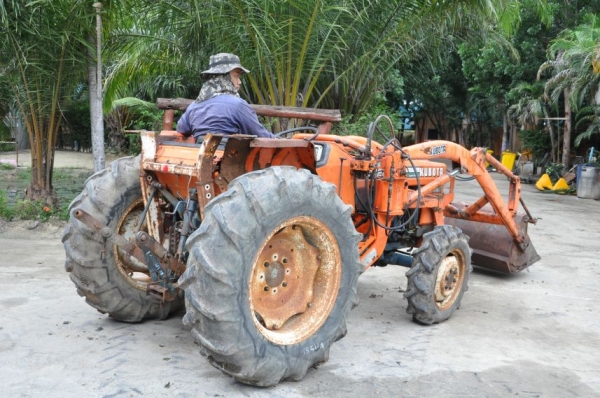 ขายรถไถKUBOTA L4202DT superturbo 4WD พร้อมตัวตักหน้า สภาพสวยเดิมญี่ปุ่นไม่เคยใช้ในไทย 115,000เท่านั้น!!