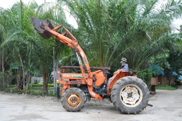 ขายรถไถKUBOTA L4202DT superturbo 4WD พร้อมตัวตักหน้า สภาพสวยเดิมญี่ปุ่นไม่เคยใช้ในไทย 115,000เท่านั้น!!