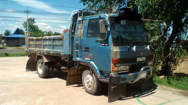 **495,000 บ.ต่อรอง /// 6ล้อดั้มดิน ISUZU ROCKY-175 แรง เครื่อง+เกียร์ ดี คัสซีดี สวย หัวเก๋งดี คอนโซลครบ พาวเวอร์/ทริฟฟี่/แอร์ ครบ ดั้มเหล็ก5ตัน3.60ม.ยิงหน้า ฝาทึบมีผุบ้างนิดๆหน่อยๆ ยาง8.25/16 ขายตามสภาพ พร้อมใช้ เล่มฯครบ **ขาย ISUZU ROCKY -175 HP 6ล้อดั้ **495,000 บ.ต่อรอง /// 6ล้อดั้มดิน ISUZU ROCKY-175 แรง เครื่อง+เกียร์ ดี คัสซีดี สวย หัวเก๋งดี คอนโซลครบ พาวเวอร์/ทริฟฟี่/แอร์ ครบ ดั้มเหล็ก5ตัน3.60ม.ยิงหน้า ฝาทึบมีผุบ้างนิดๆหน่อยๆ ยาง8.25/16 ขายตามสภาพ พร้อมใช้ เล่มฯครบ **ขาย ISUZU ROCKY -175 HP 6ล้อดั้