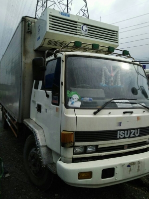 หกล้อ อีซูชุ ร็อค FTR11NY175ช่วงยาว 6.70ม (บรรทุกตู้เย็น) สภาพดีสวยบางเดิมพร้อมใช้งาน ทะเบียนพร้อมโอน