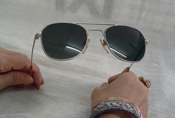 แว่นตาต้นตำรับเสืออากาศยุค '70s  ราคานักศึกษา!  Original AO Skymaster Pilot made in USA