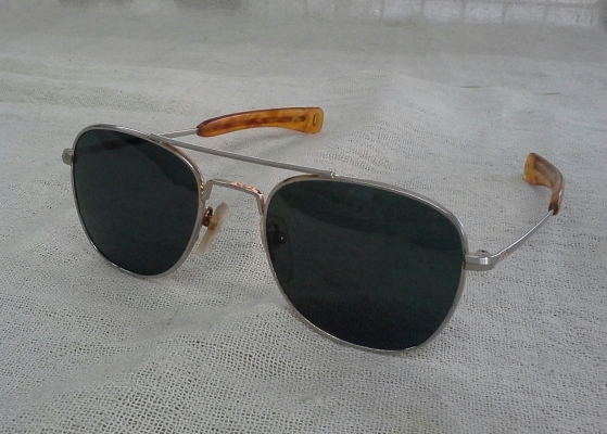 แว่นตาต้นตำรับเสืออากาศยุค '70s  ราคานักศึกษา!  Original AO Skymaster Pilot made in USA