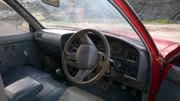 โตโยต้า ไมตี้เอ็กซ์ ปี 1992 ตู้แห้ง 75,000 บ. ใช้งานได้