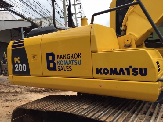 KOMATSU PC200-8MO