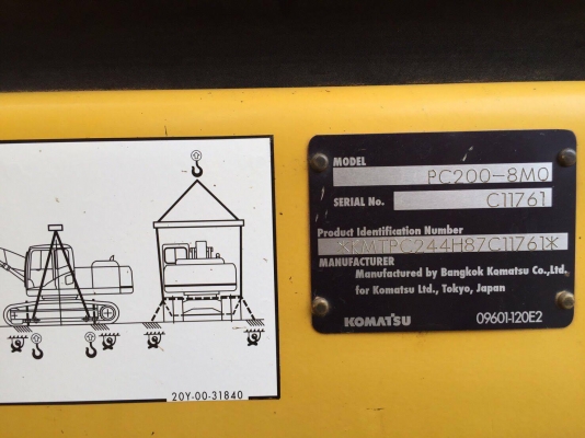 KOMATSU PC200-8MO