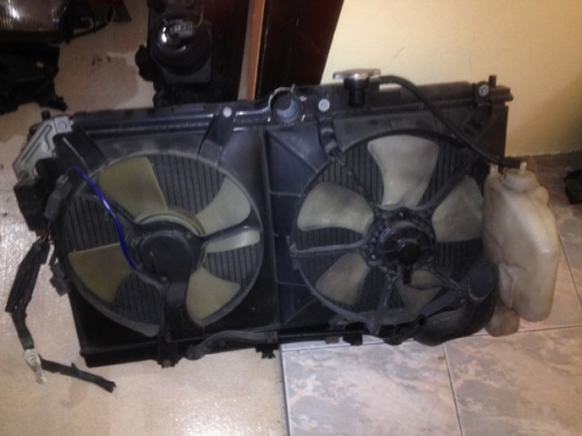 หม้อน้ำติดพัดลม HONDA เเอคคอร์ 94 ถึง 97 เก่าญี่ปุ่นเเท้สภาพสวย