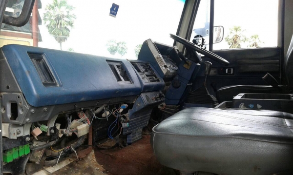 ขาย210สุเปอรสโลวยกเครื่อง6HE1-195ครัชีสวยแอรเย็น ขาย210สุเปอรสโลวยกเครื่อง6HE1-195ครัชีสวยแอรเย็น