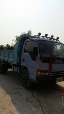 ขายรถ6ล้อดั้ม isuzu npr 120แรง แท้ห้าง เครื่องดี คัชซีสวย ข่วงล่างเอฟหน้า-หลัง สนใจ099-2489947