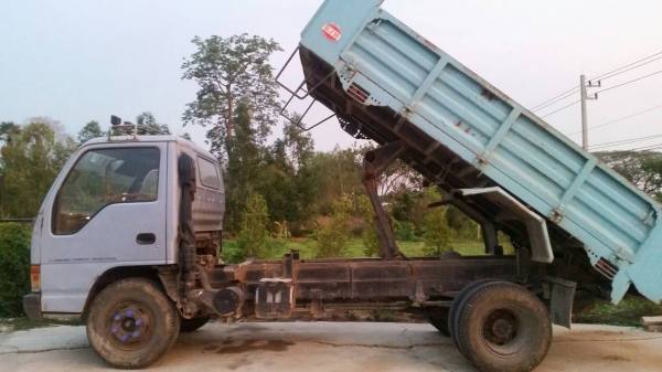 ขายรถ6ล้อดั้ม isuzu npr 120แรง แท้ห้าง เครื่องดี คัชซีสวย ข่วงล่างเอฟหน้า-หลัง สนใจ099-2489947