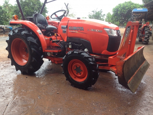 ขาย L3608 สวยๆเดิมๆทั้งคัน 4WD พร้มใบดันหน้าตราช้าง และ ผาน4