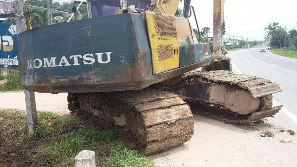 ขายรถแบคโฮ KOMATSU PC200-5 ระบบไฟเต็ม คอลโทรลสั้น เอกสารอินวอย ราคา 550000