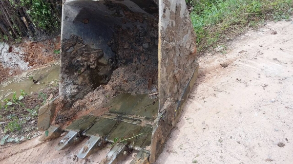 ขายรถแบคโฮ KOMATSU PC200-5 ระบบไฟเต็ม คอลโทรลสั้น เอกสารอินวอย ราคา 550000