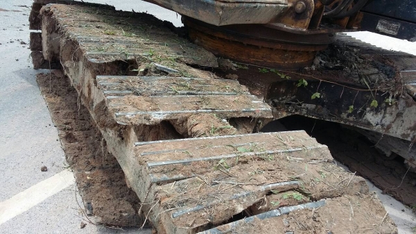 ขายรถแบคโฮ KOMATSU PC200-5 ระบบไฟเต็ม คอลโทรลสั้น เอกสารอินวอย ราคา 550000