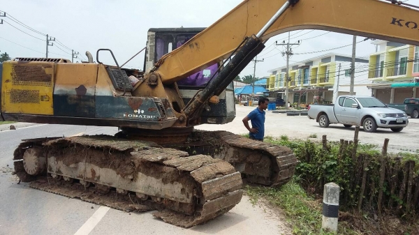 ขายรถแบคโฮ KOMATSU PC200-5 ระบบไฟเต็ม คอลโทรลสั้น เอกสารอินวอย ราคา 550000